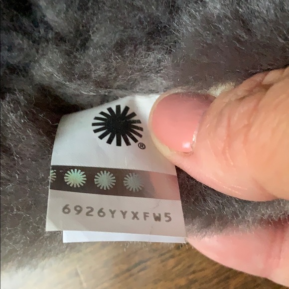 UGG NIB Black Wrin Slipper Moccasins - Picture 9 of 10